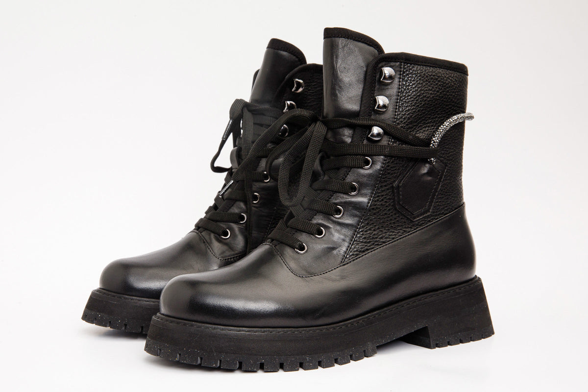 Vinci Leather The Arata Black Leather Lace-Up Ankle Women Boot With a Side Zipper – product view 2