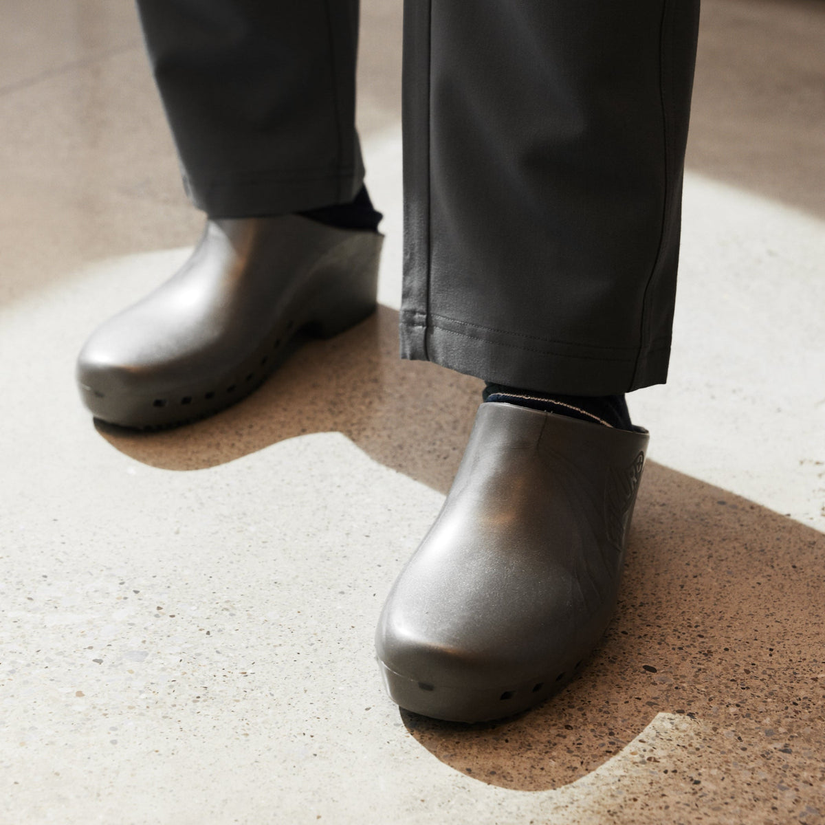 Calzuro Classic Without Holes Metallic Grey – product view 4