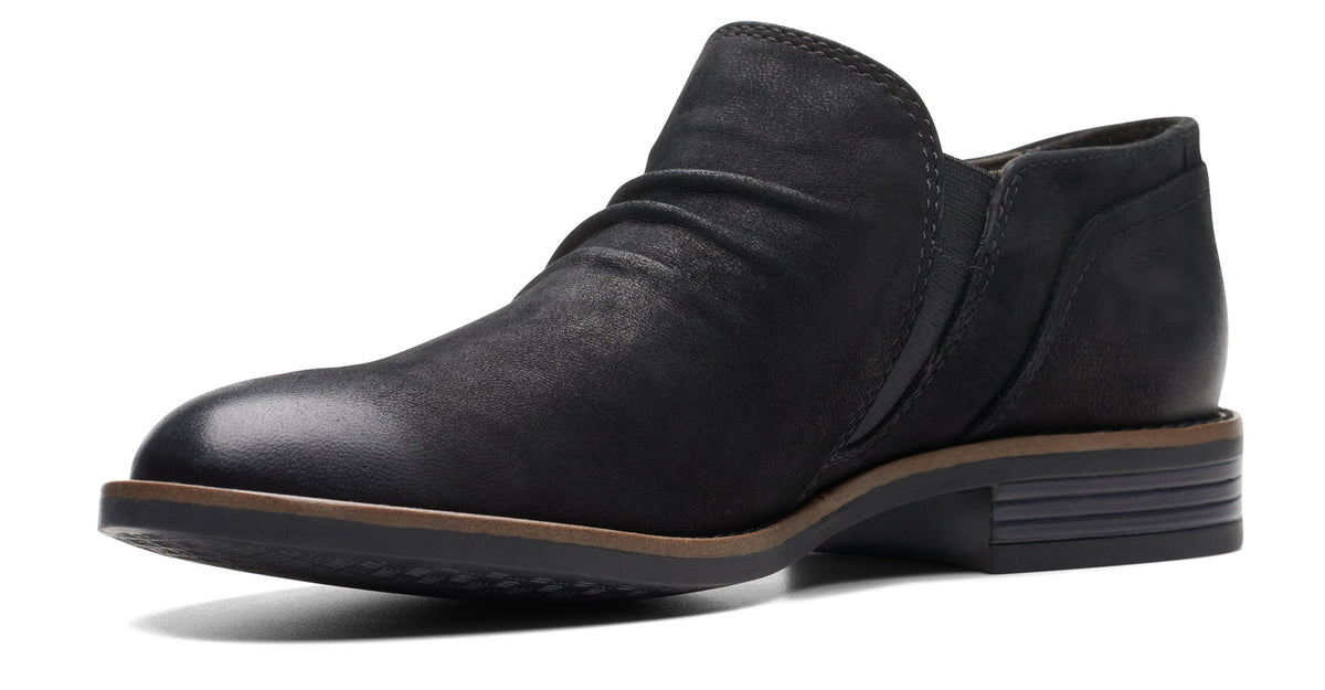 Clarks Camzin Pace Women's Black Nubuck 26174154 — sole view