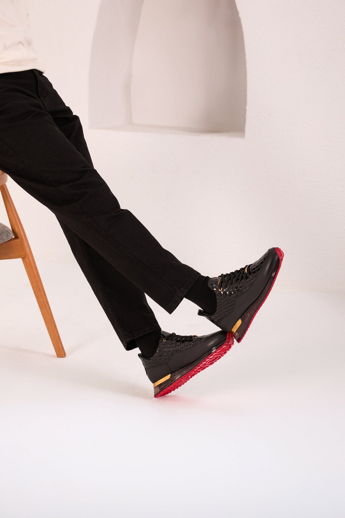 Vinci Leather The Marseille Black Leather Men Sneaker – product view 13