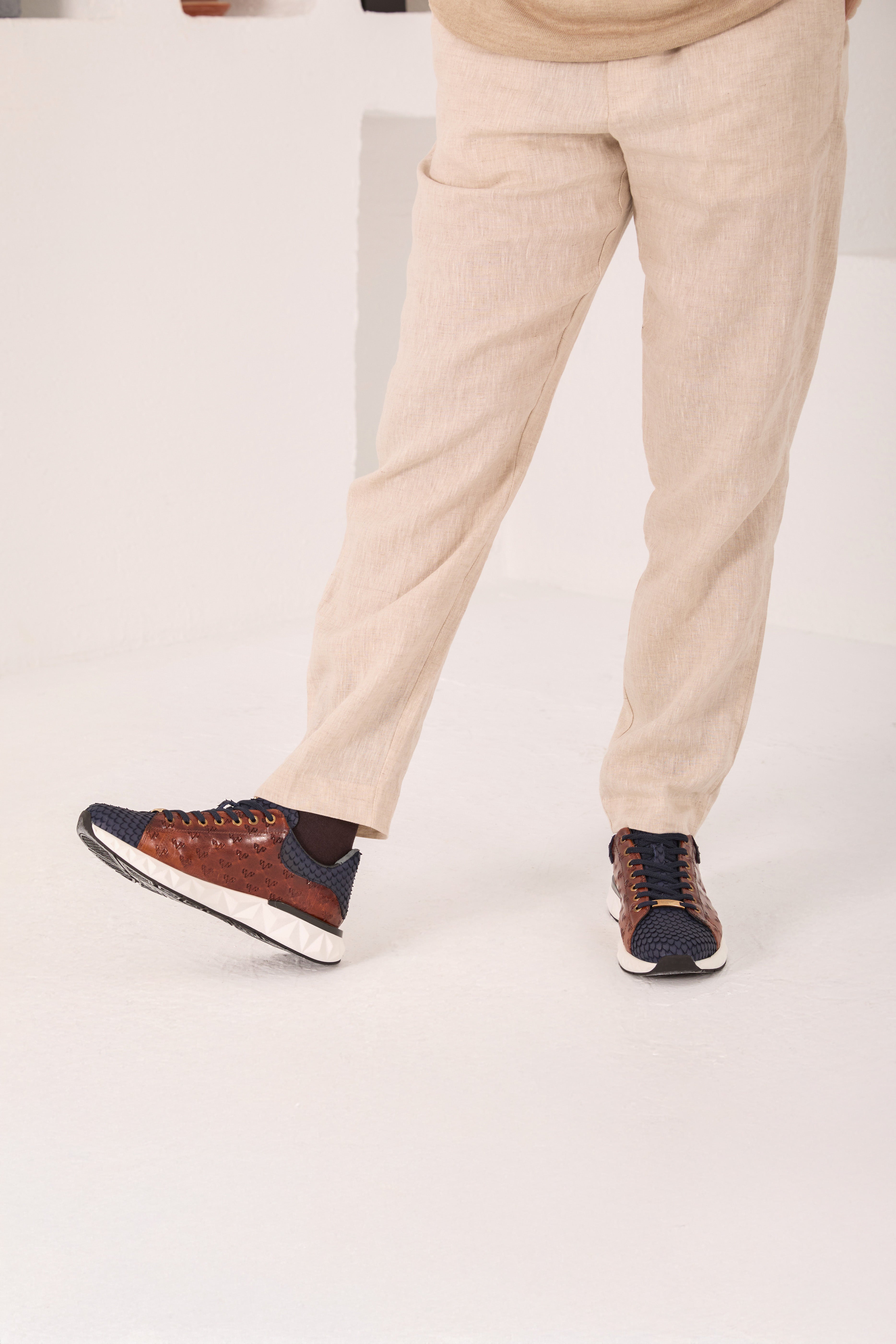The Caesars Navy & Tan Leather Men Sneaker