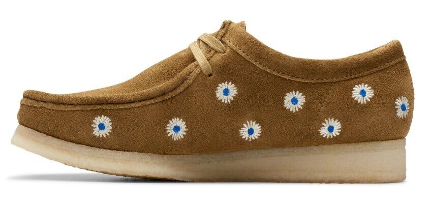 Clarks Originals Wallabee Men's Dark Olive Embroidered Suede 26175852 — sole view