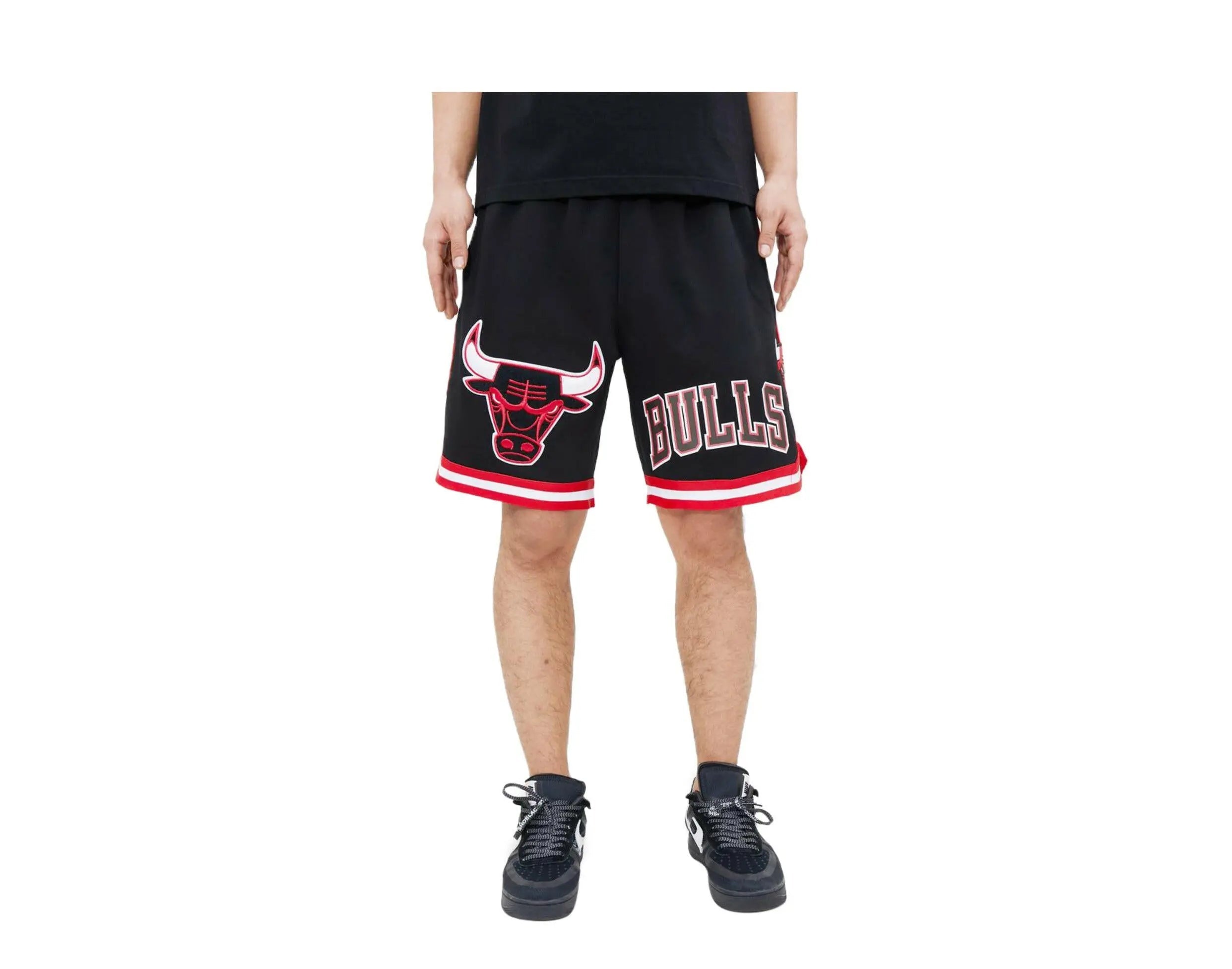 Pro Standard Chicago Bulls Classic Chenille Men's Shorts — Black