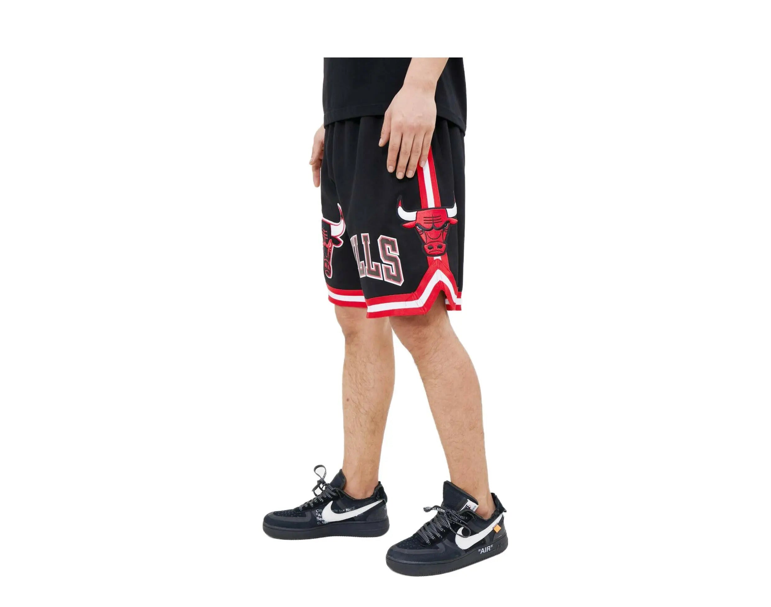 Pro Standard Chicago Bulls Classic Chenille Men's Shorts — Black