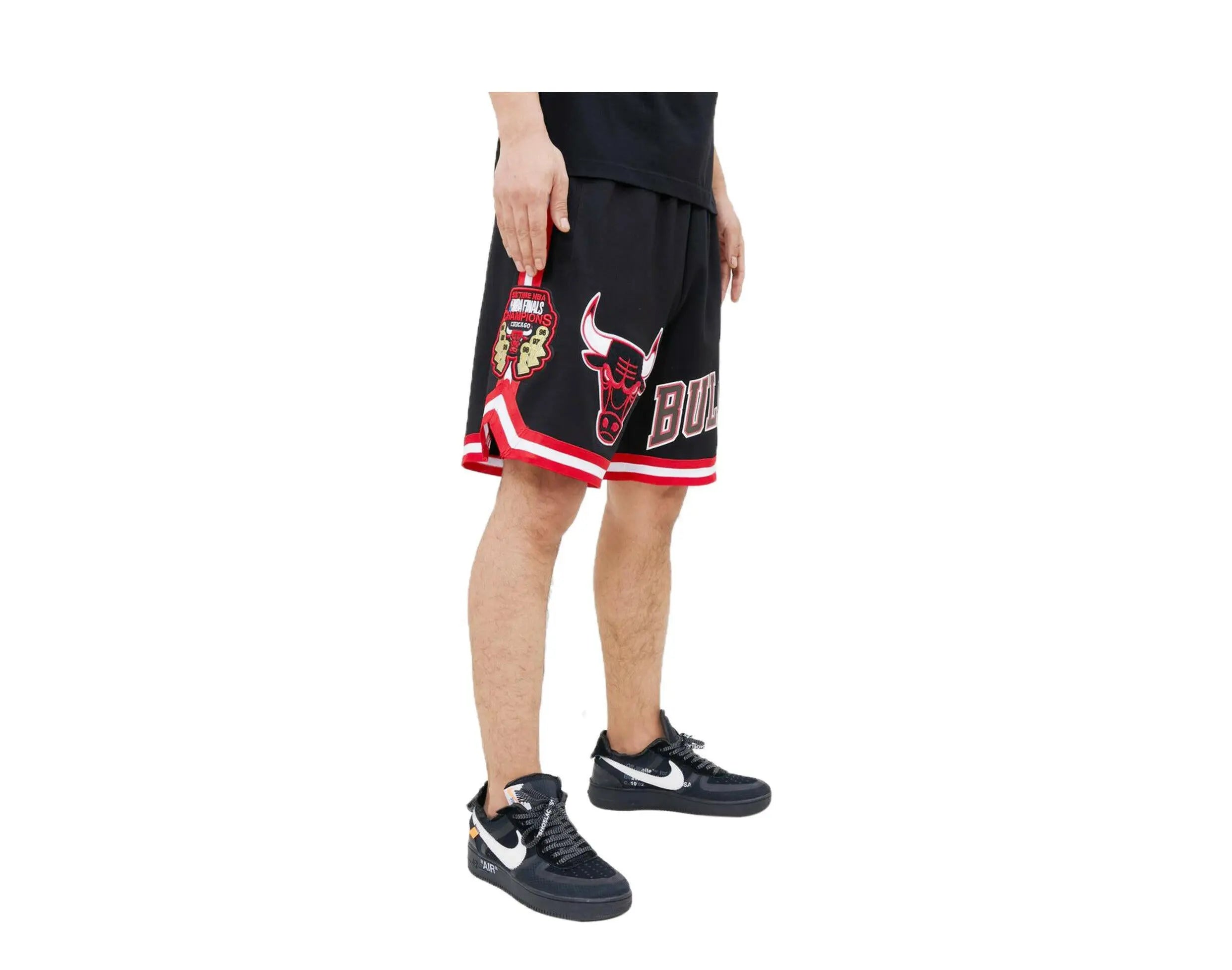 Pro Standard Chicago Bulls Classic Chenille Men's Shorts — Black
