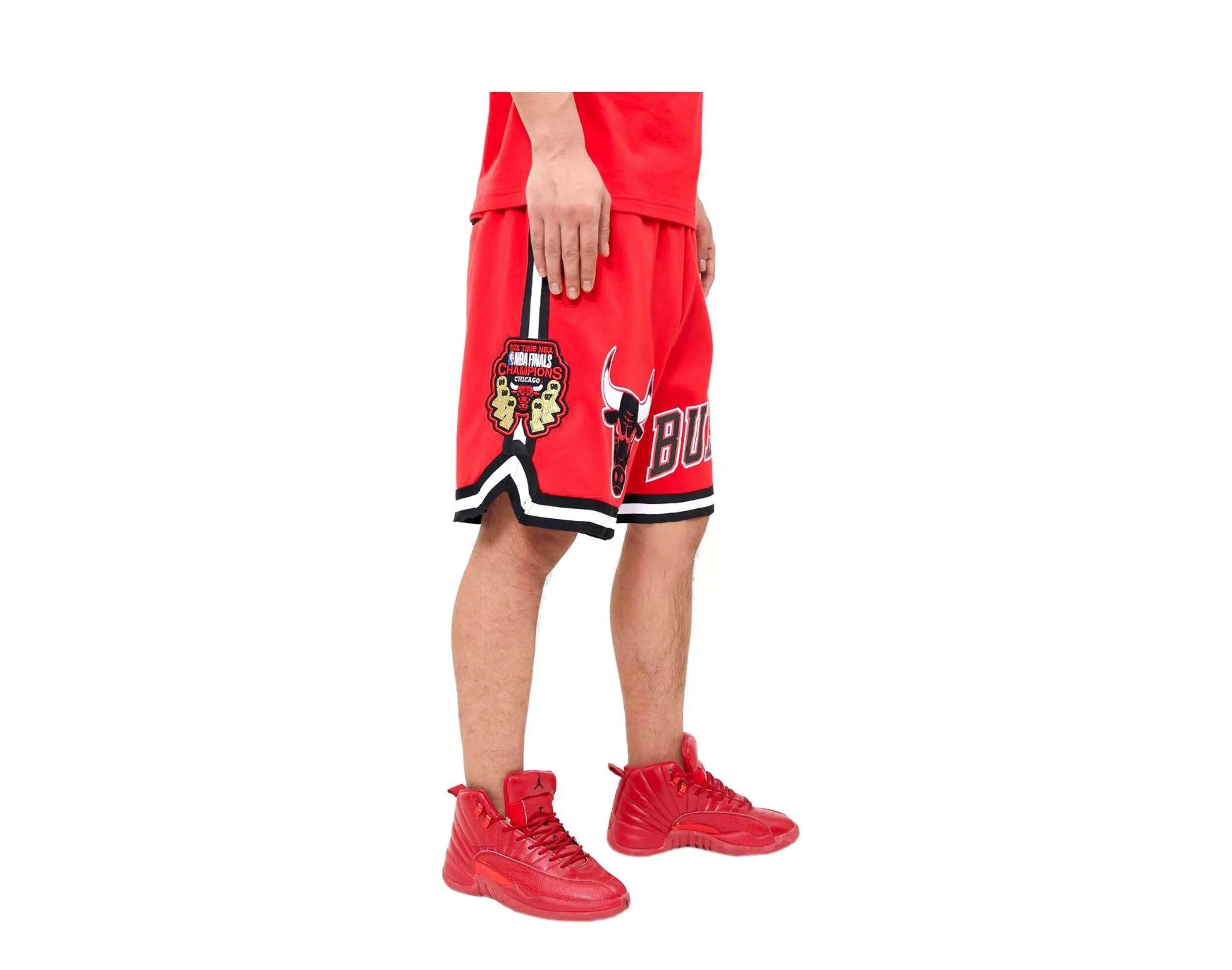 Pro Standard Chicago Bulls Classic Chenille Men's Shorts — Red