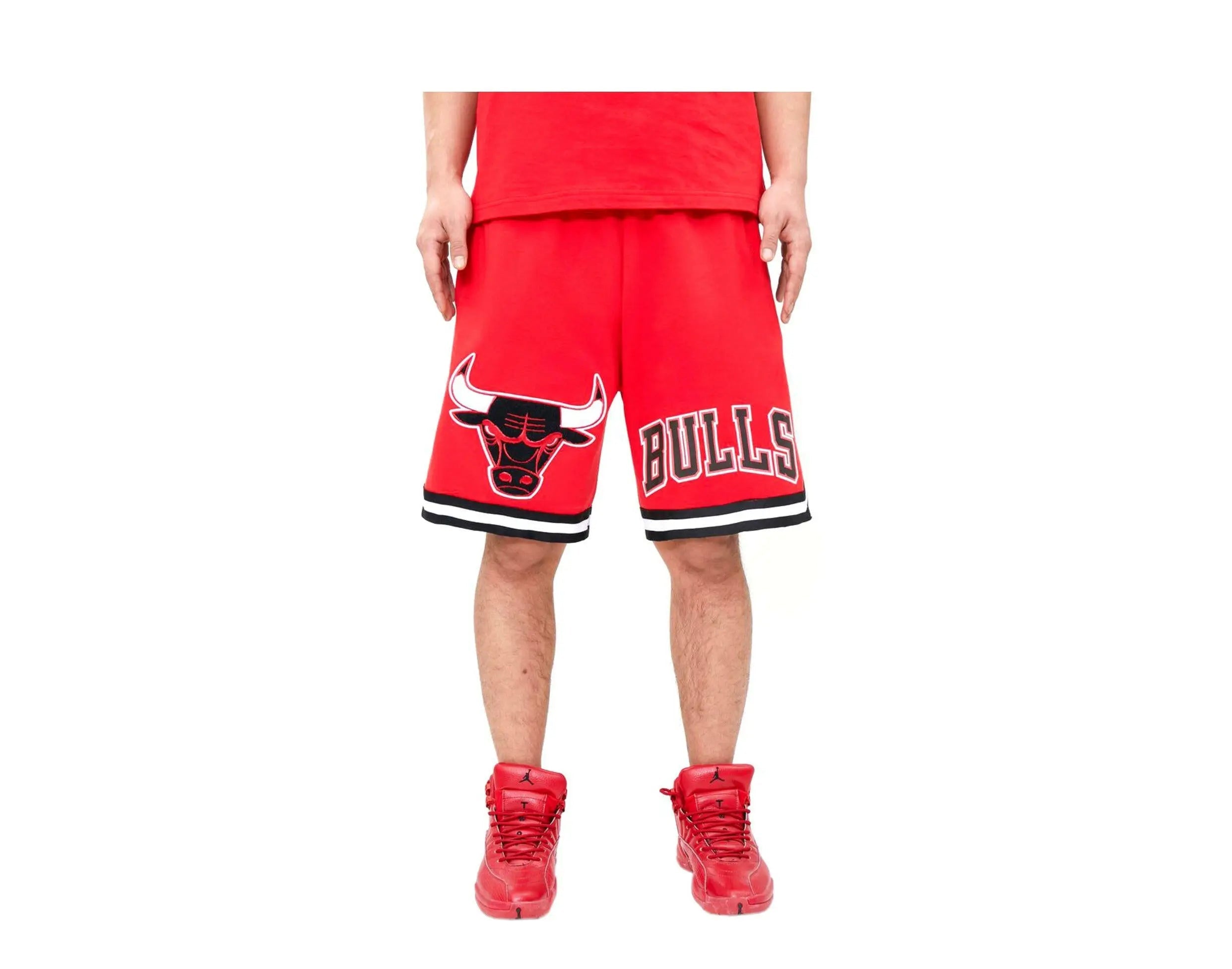 Pro Standard Chicago Bulls Classic Chenille Men's Shorts — Red