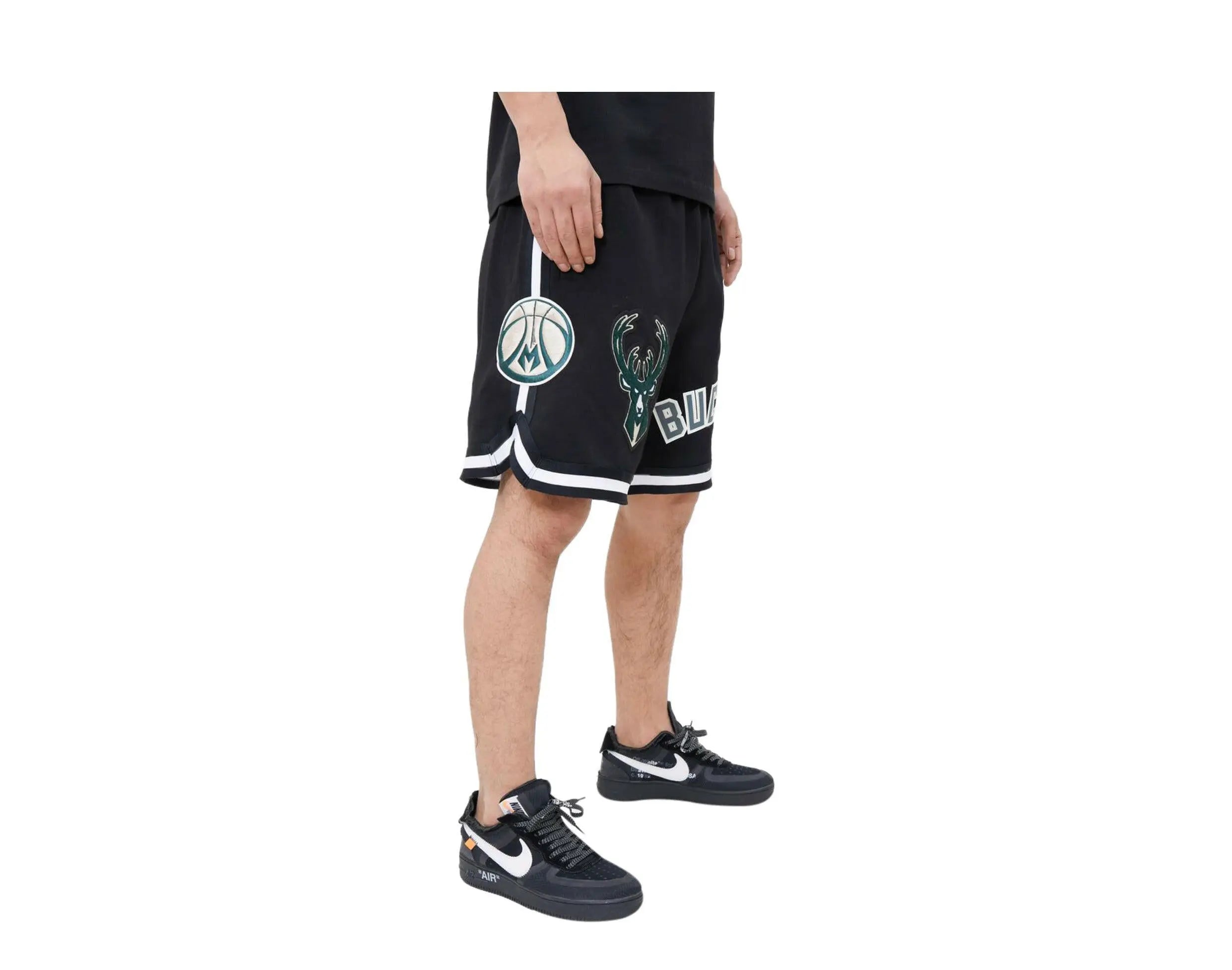 Pro Standard Milwaukee Bucks Classic Chenille Men's Shorts — Black