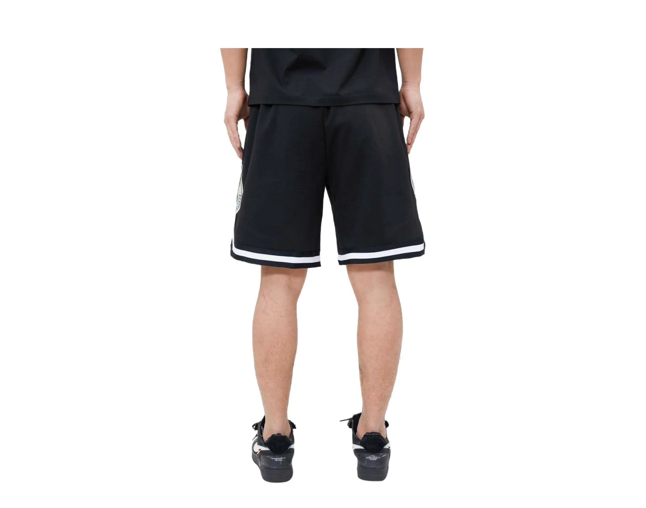 Pro Standard Milwaukee Bucks Classic Chenille Men's Shorts — Black