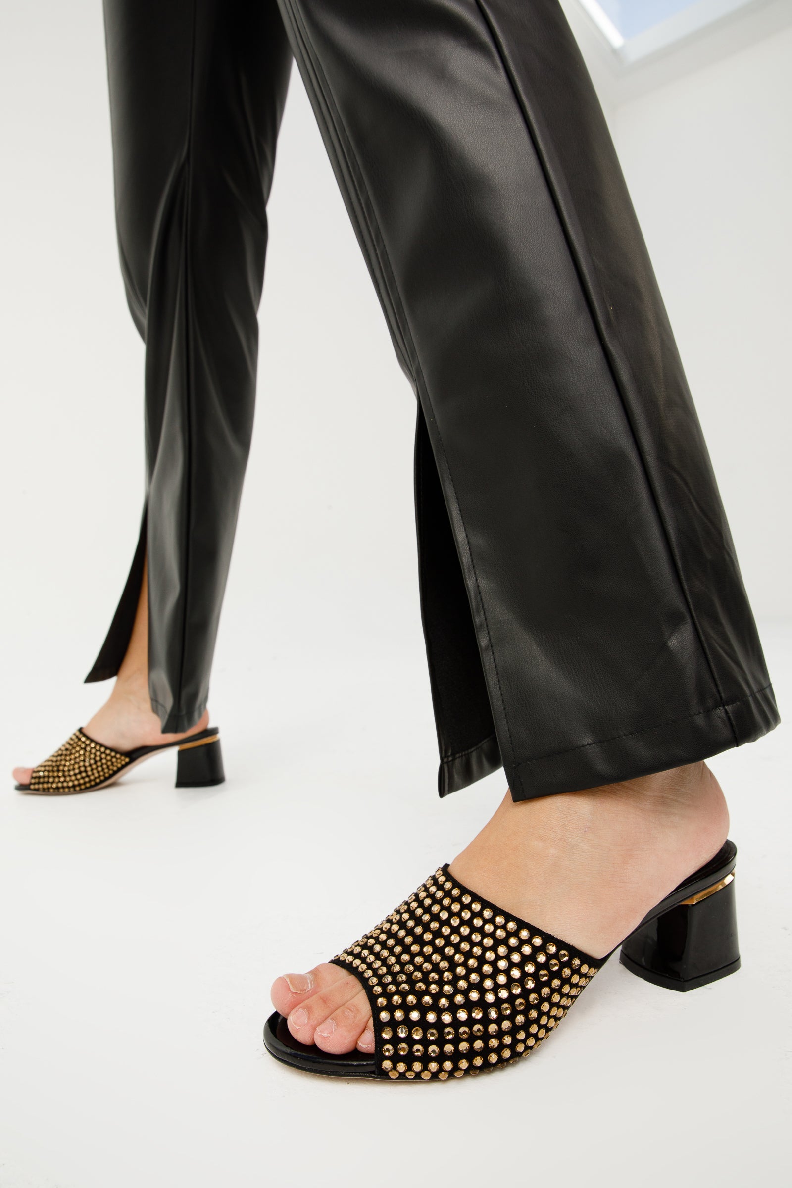 The Ailano Gold Glitter Leather Women Sandal
