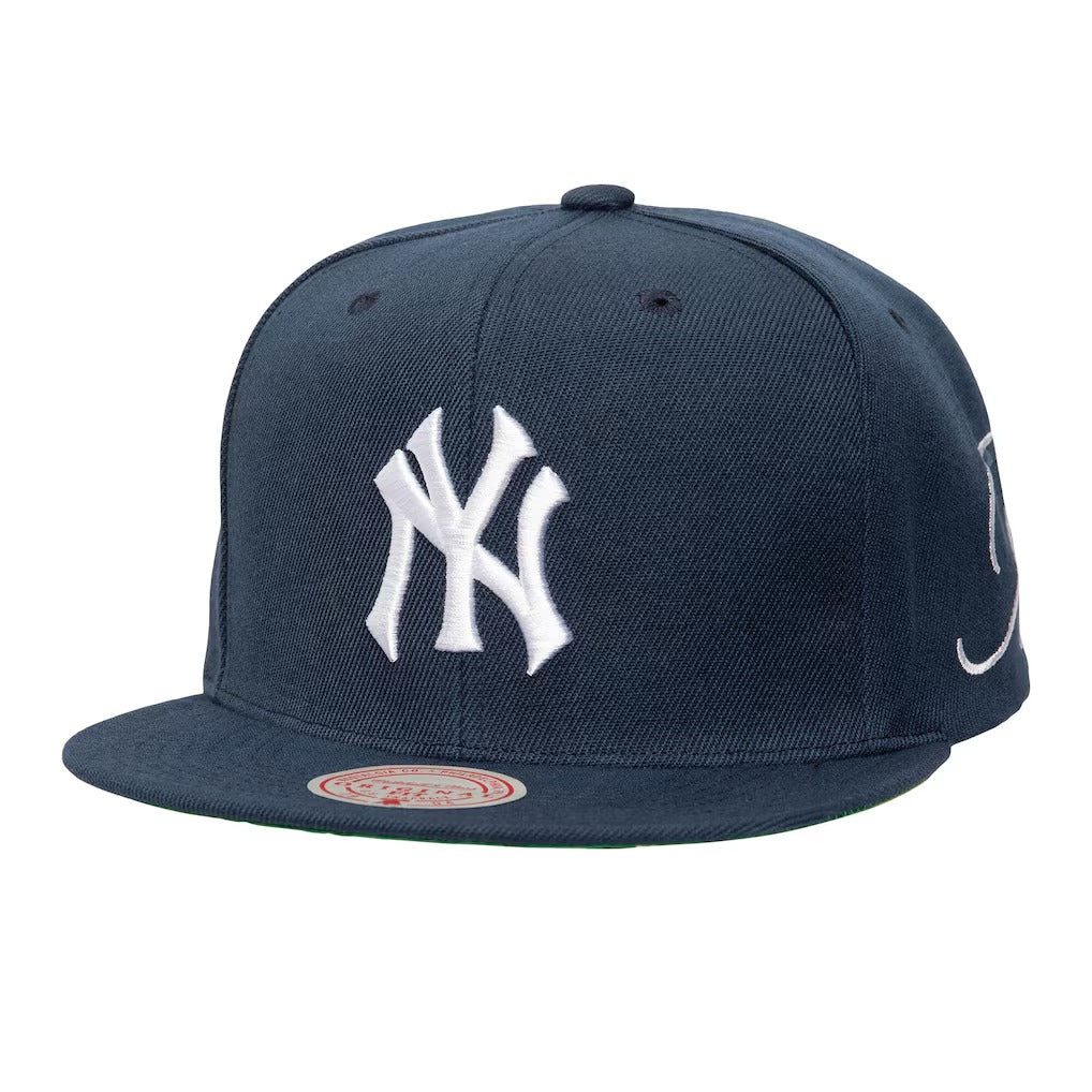 Mitchell & Ness New York Yankees Evergreen Cooperstown Men's Snapback Hat — Navy