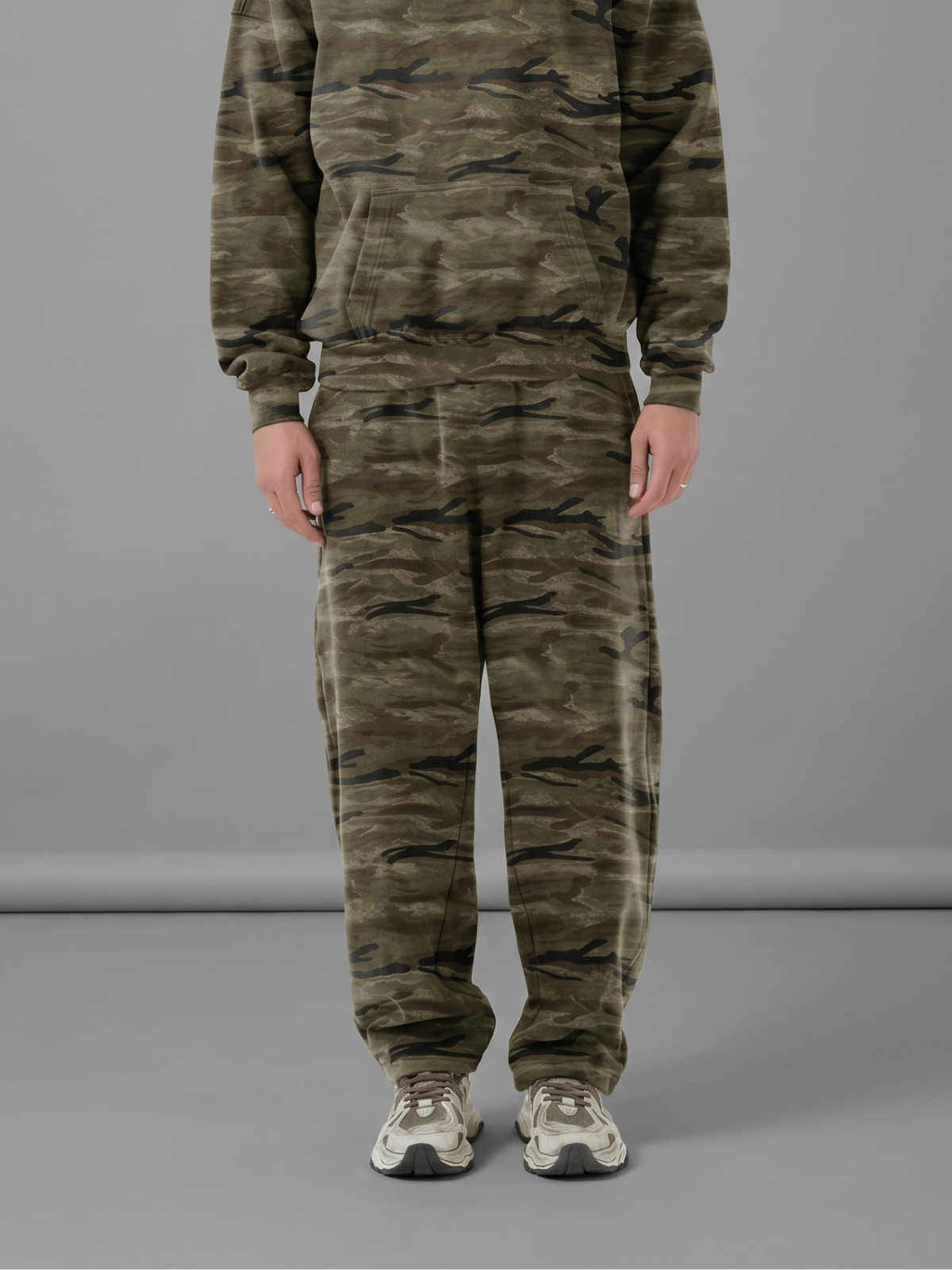 Apollo Moda Camo Oversized Heavyweight Curved-Leg Sweatpants – product view 5