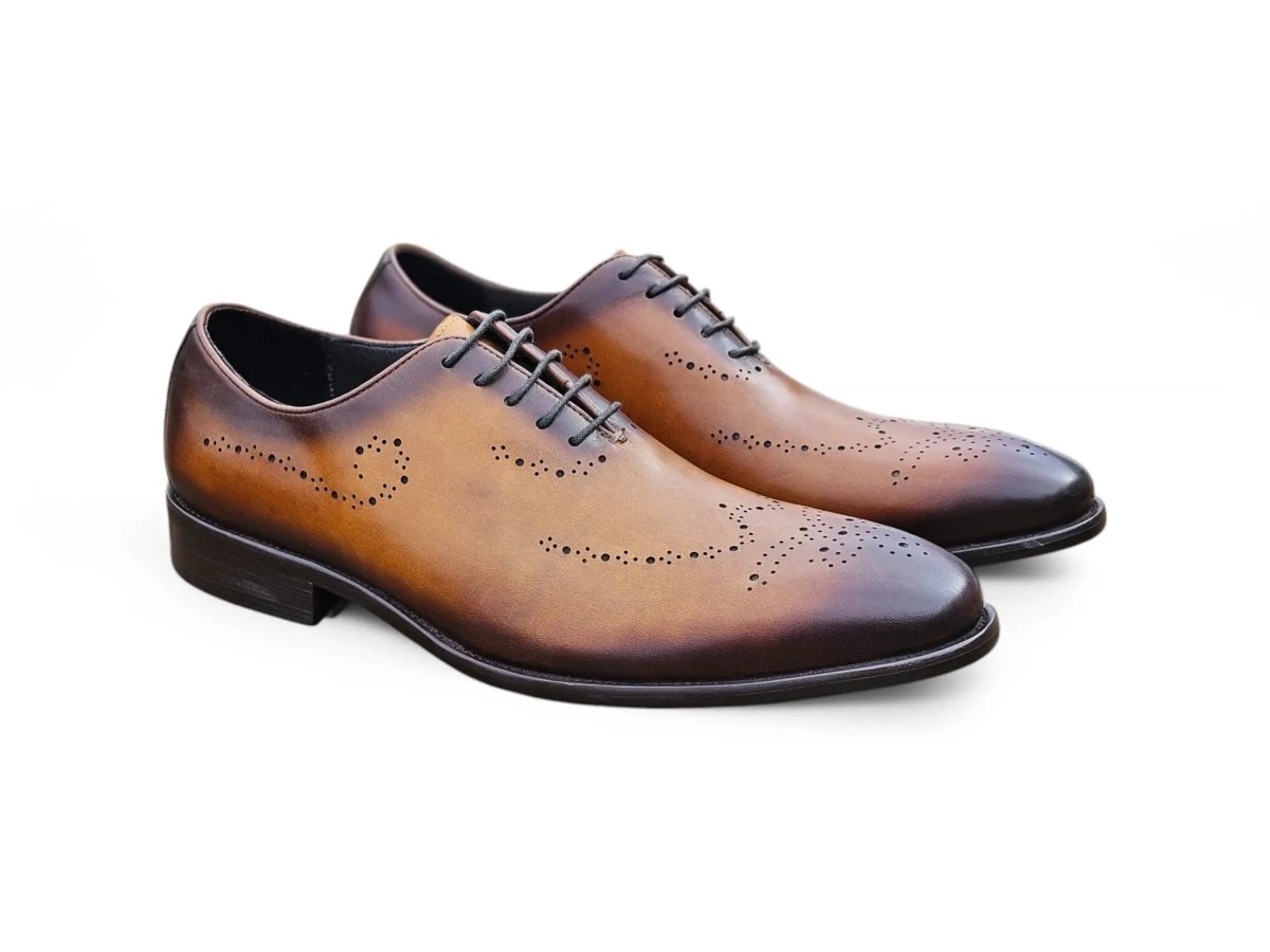 Carrucci Shoes Elegant Classic Whole Cut Oxford Medallions KS886731