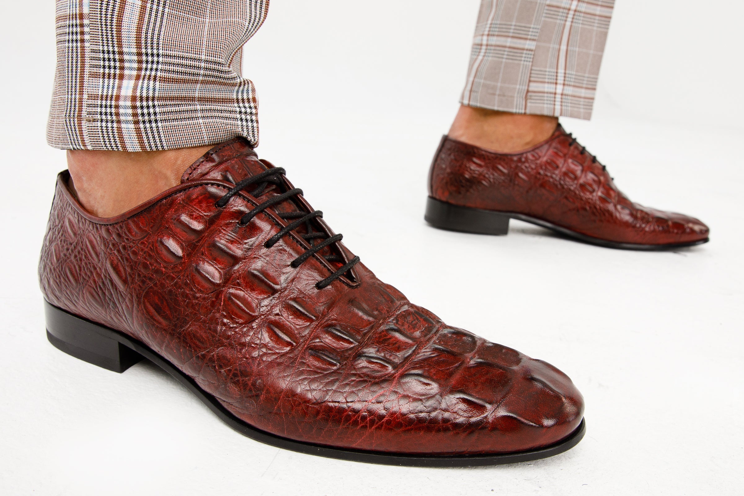 The Randor Burgundy Croc-Embossed Leather Oxford Men Shoe