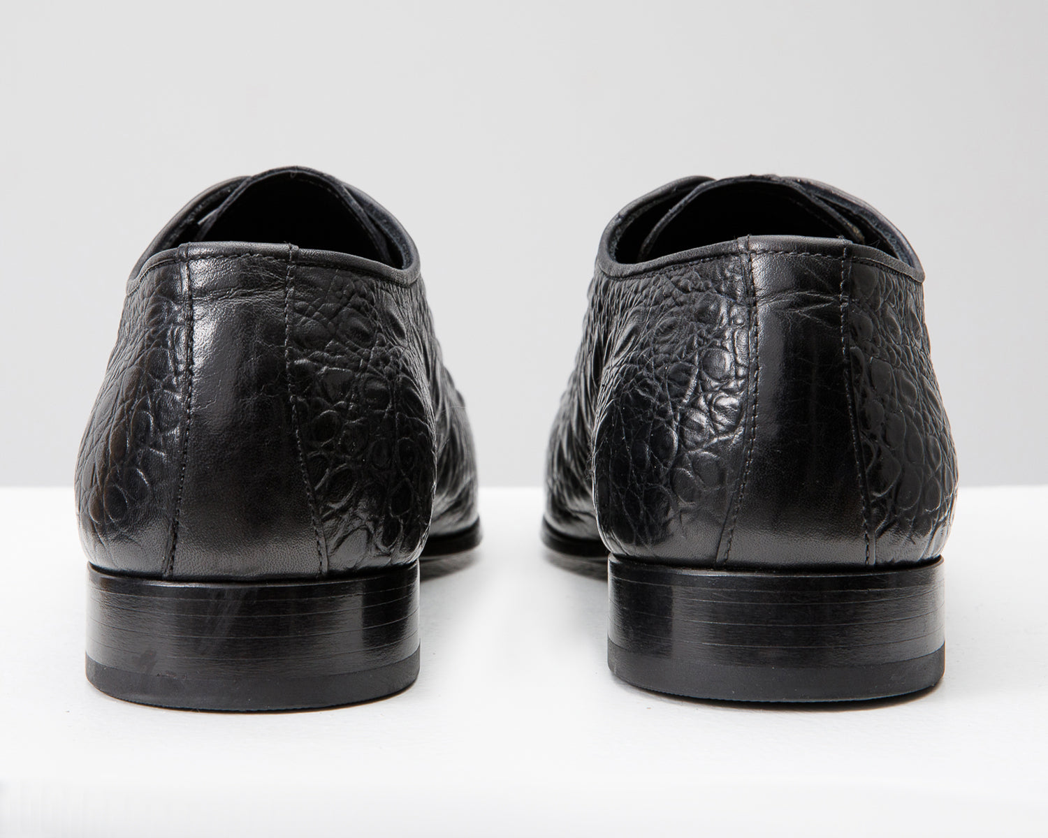 The Randor Black Croc-Embossed Calf Leather Oxford Men Shoe
