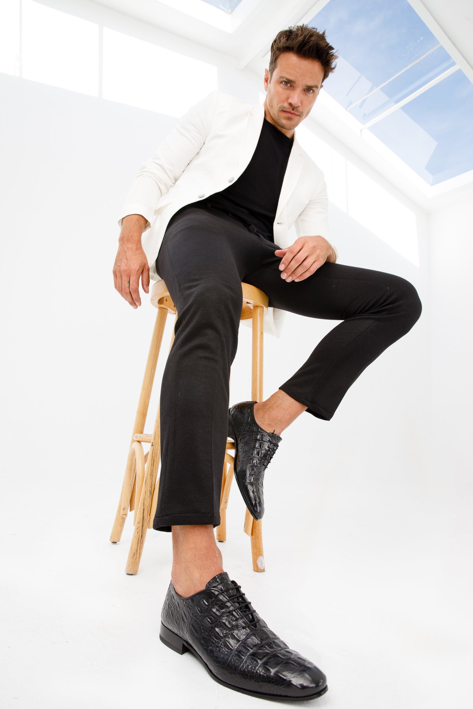 The Randor Black Croc-Embossed Calf Leather Oxford Men Shoe