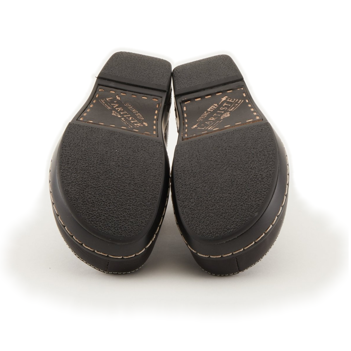L'Artiste Burbank clogs in Black, outsole view