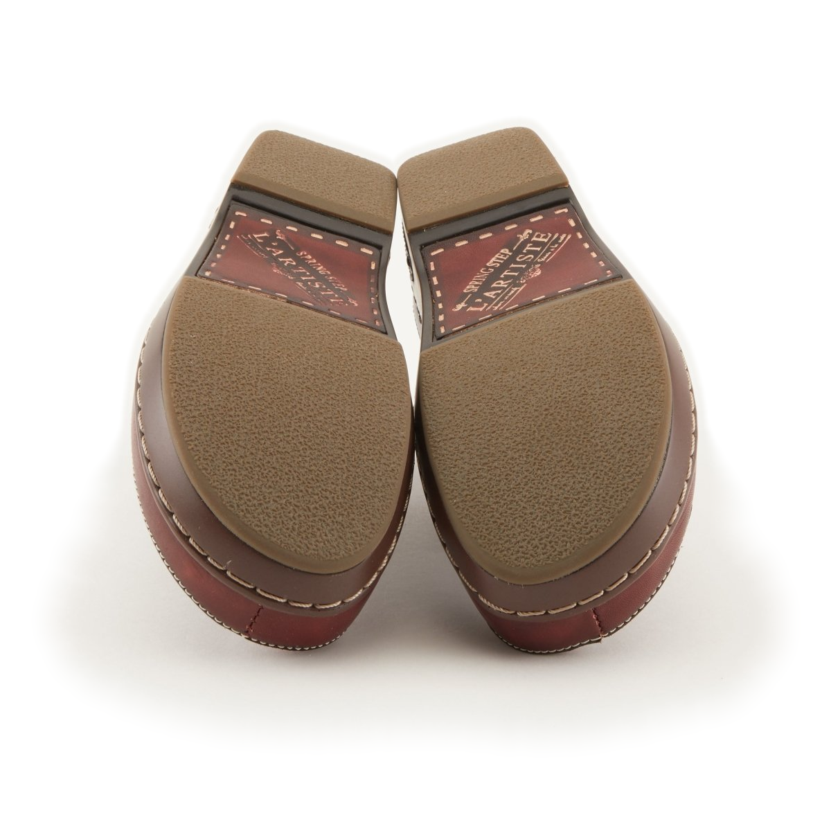 L'Artiste Burbank clogs in Bordeaux, outsole view