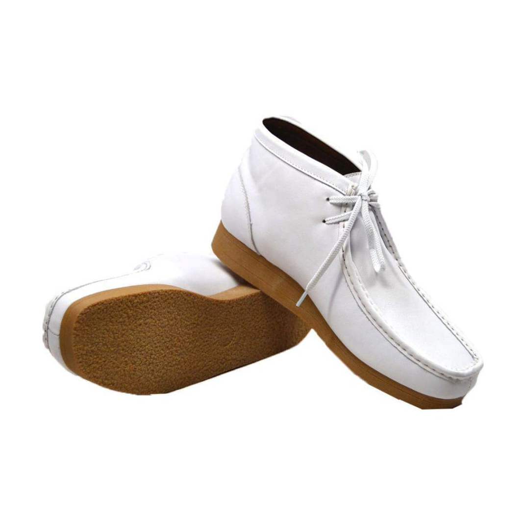 British Walkers New Castle 2 men's White ankle boots, pair with outsole view
