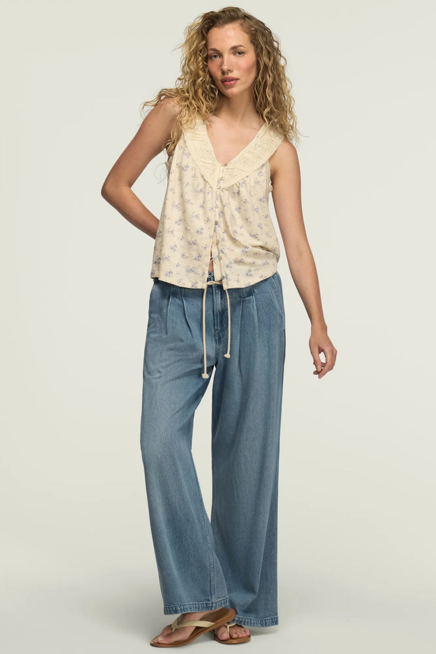[157876-100] WOMENS LUCKY BRAND LACE YOKE V NECK TOP - CREAM FLORAL – product view 2