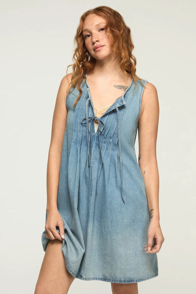 [163329-040] WOMENS LUCKY BRAND PLEATED DENIM MINI DRESS - NICE OUT WASH