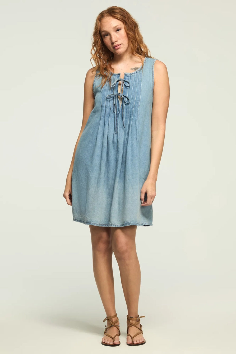 [163329-040] WOMENS LUCKY BRAND PLEATED DENIM MINI DRESS - NICE OUT WASH – product view 5