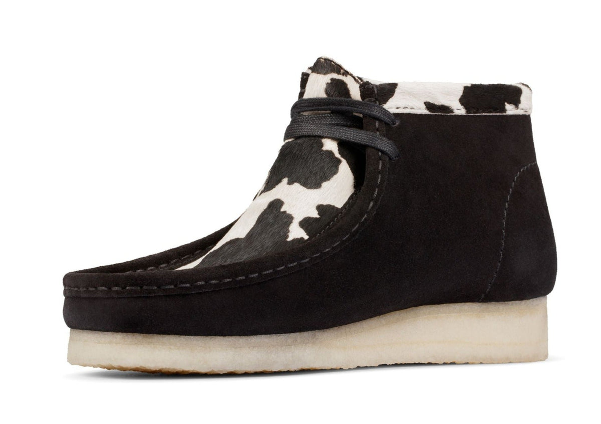 Clarks Originals Wallabee Boot Men's Black Cow Print Suede 26154810 — sole view