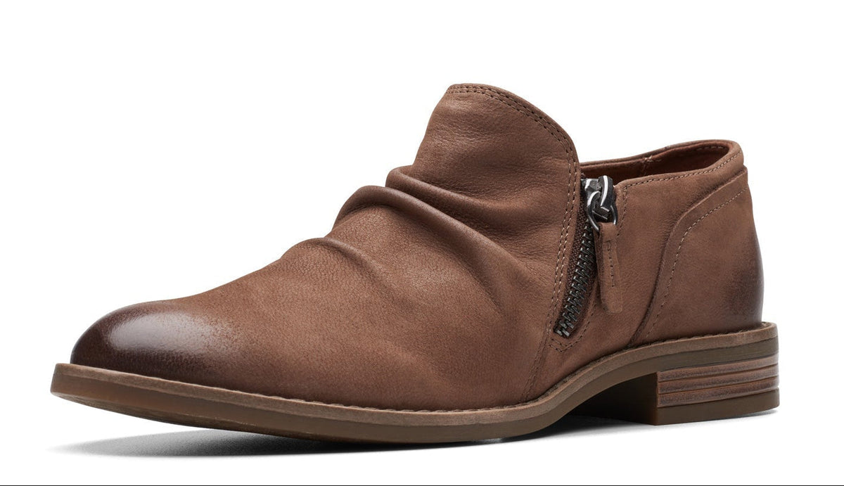 Clarks Camzin Pace Women's Taupe Nubuck 26175189 — product view 1