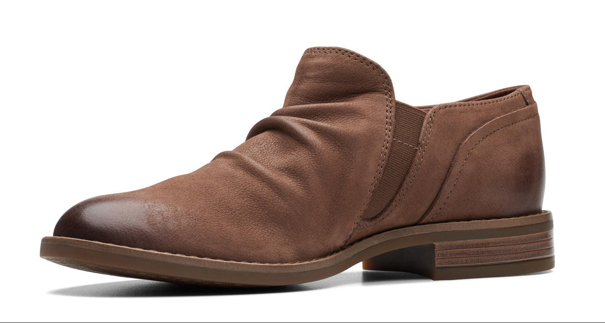 Clarks Camzin Pace Women's Taupe Nubuck 26175189 — rear view