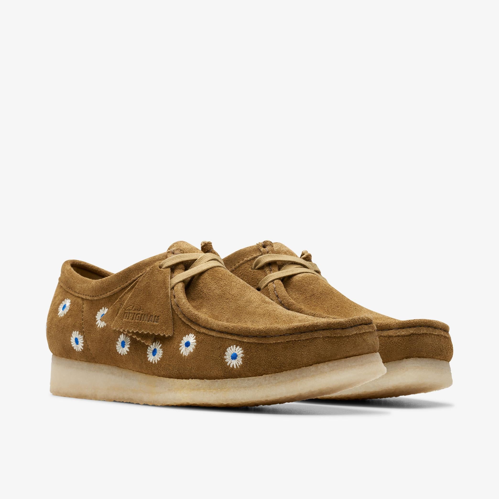 【新品・未使用】Clarks Wallabeeスウェード オリーブ25.0㎝ 26175852] Mens CLARKS WALLABEE - DARK OLIVE EMB – Don't Panic Shoes