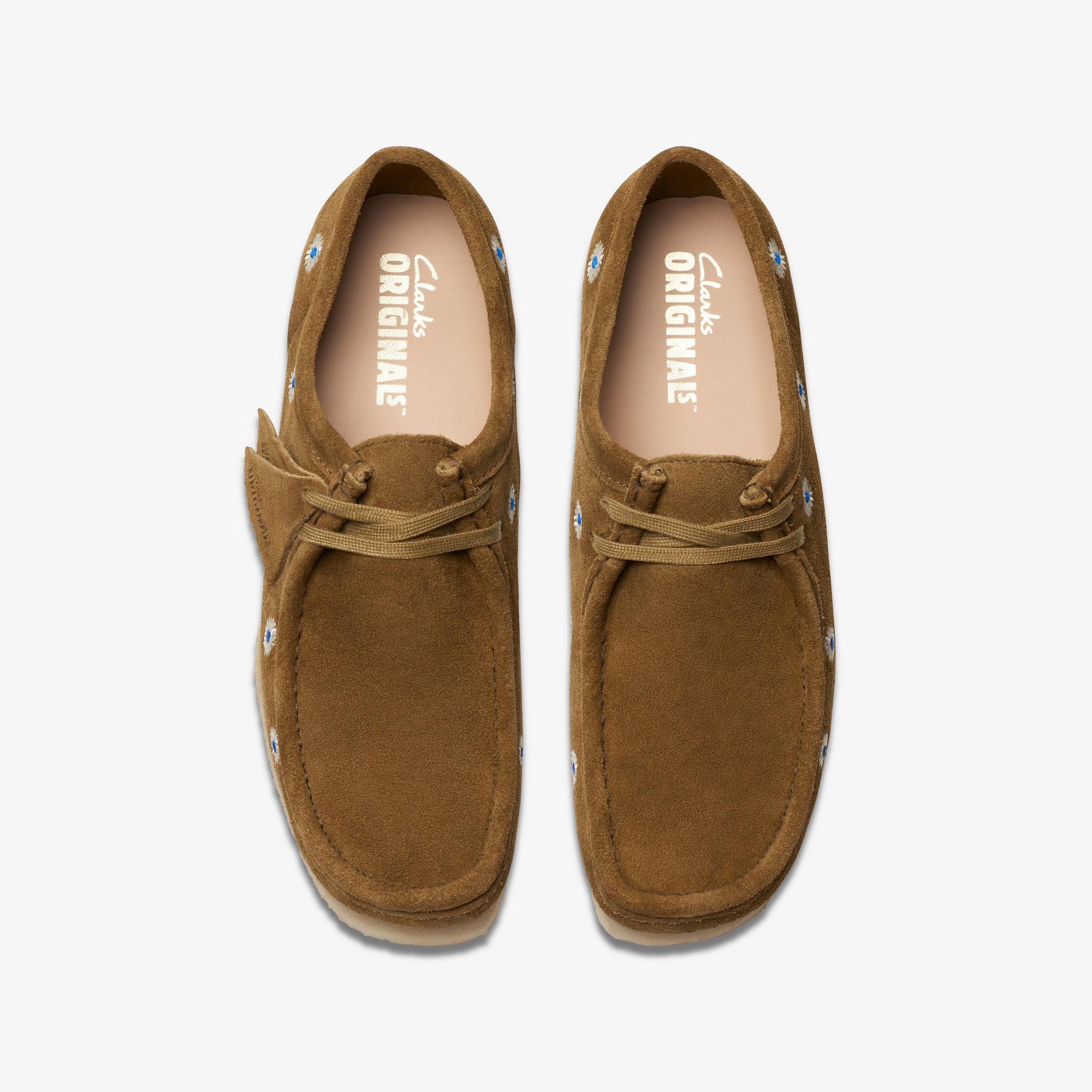 【新品・未使用】Clarks Wallabeeスウェード オリーブ25.0㎝ 26175852] Mens CLARKS WALLABEE DARK OLIVE EMB – Don't Panic Shoes