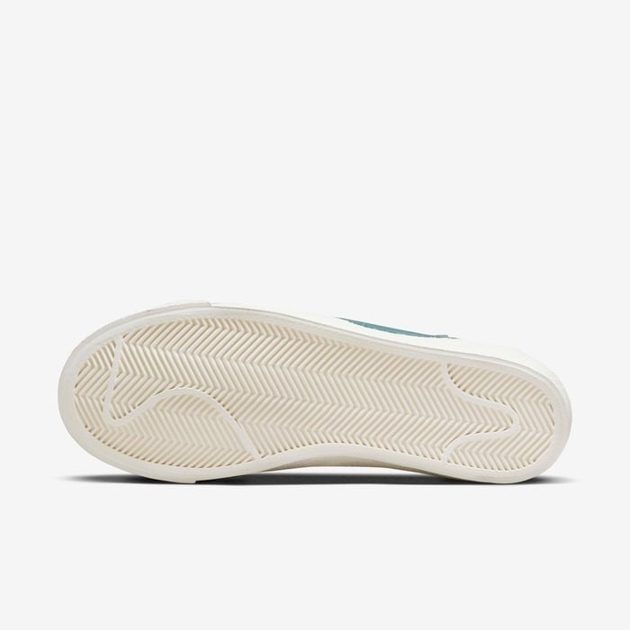Nike Blazer Low '77 Jumbo Women's Sneakers — Summit White Leather Low-Top