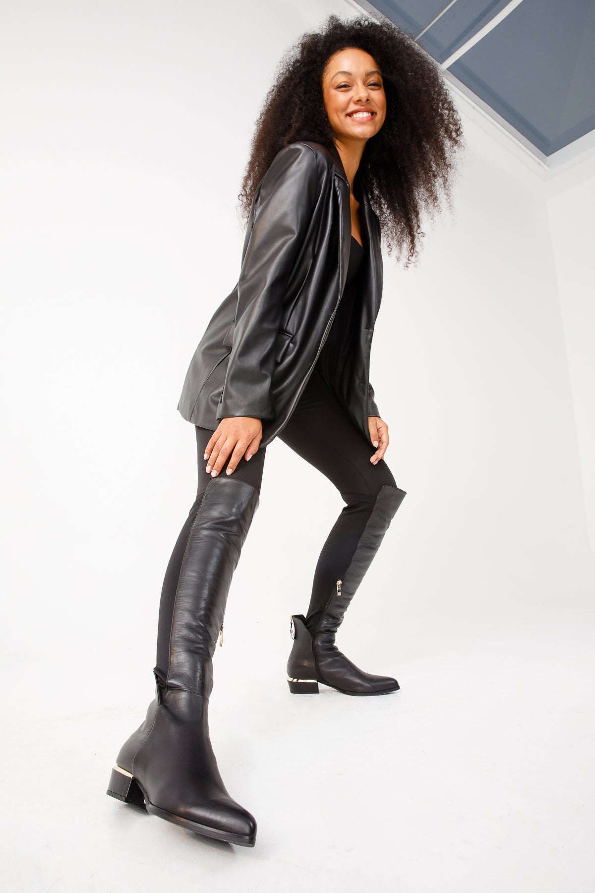 Vinci Leather The Fairoks Black Leather Pointy Toe Knee High Women Boot – product view 6