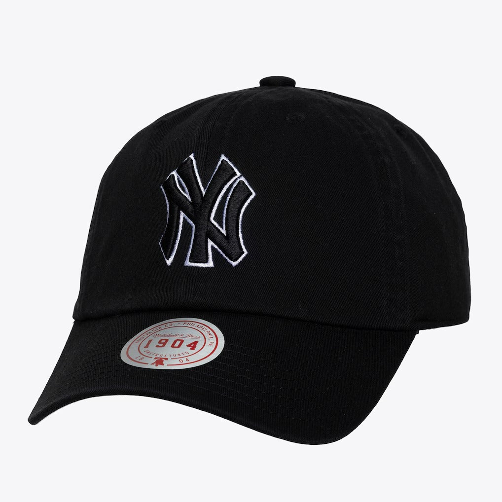 Mitchell & Ness New York Yankees Men's Strapback Hat — Black/White