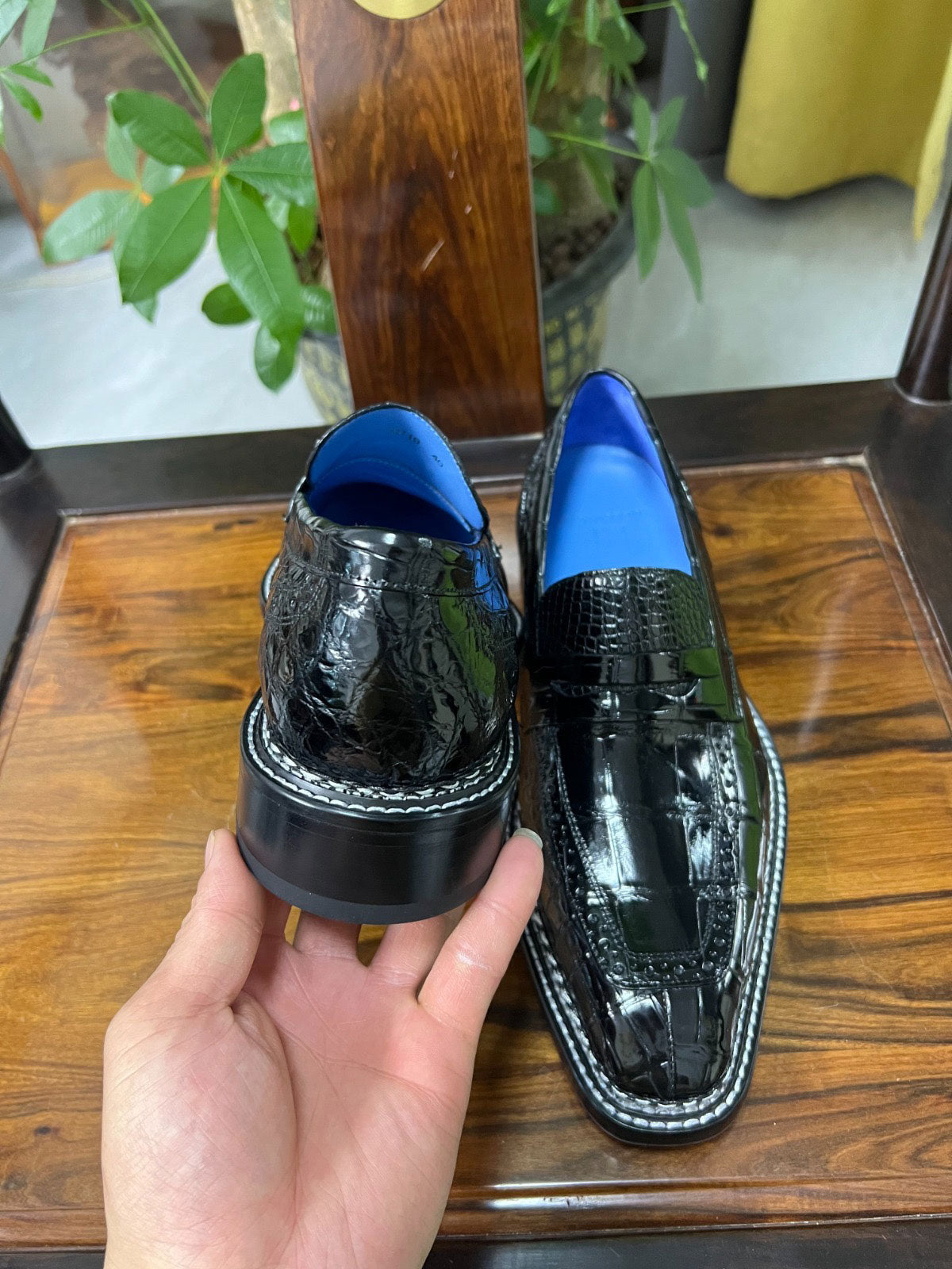 C&E Fashions  Maurice Fort Worth Alligator Loafer Black – product view 6
