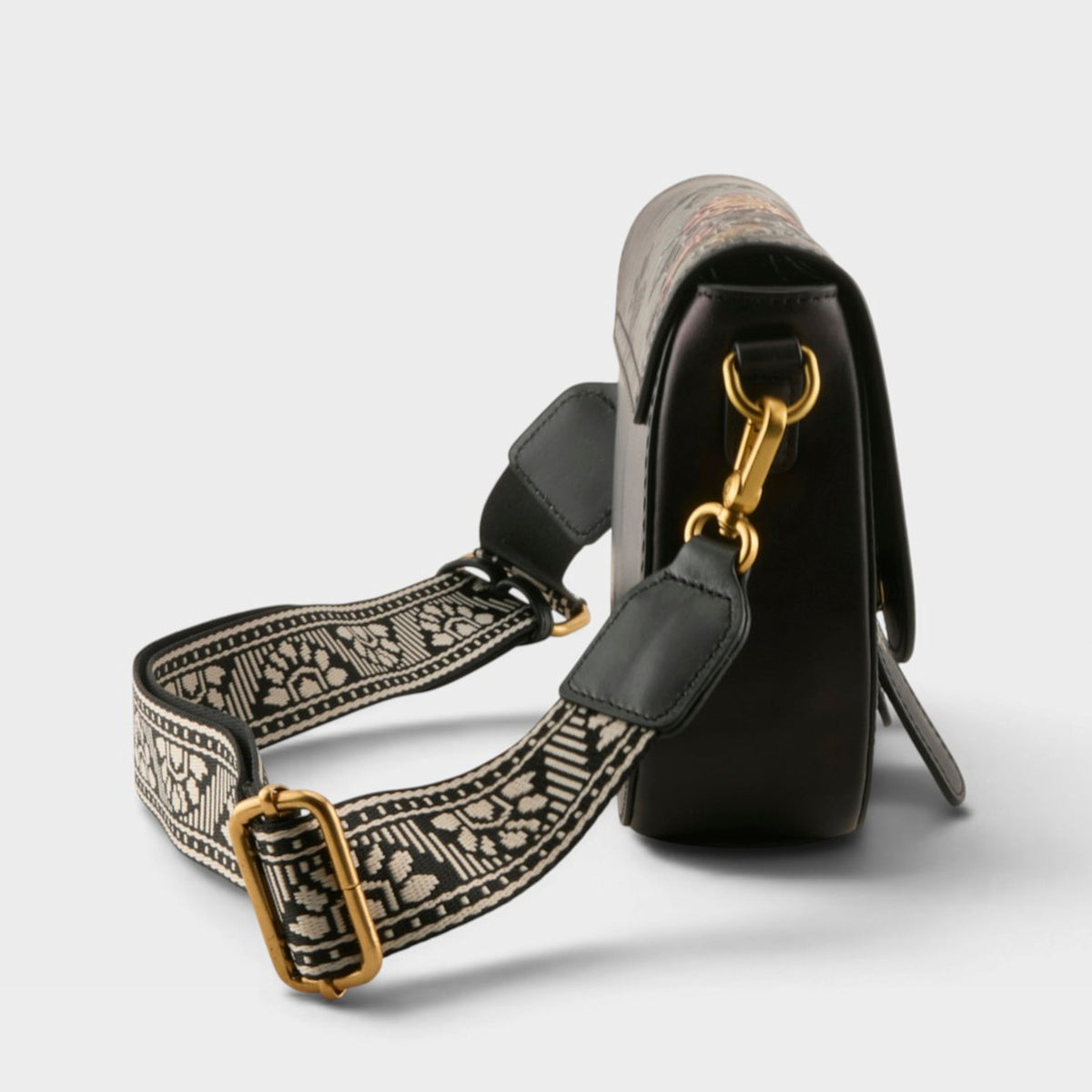 L'Artiste Canter Women's Handbag — product view 3