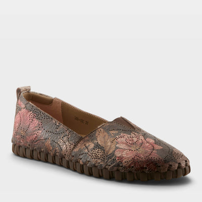 L'Artiste Modesty-Flow Women's Slip-On Shoes — product view 2