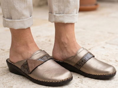 Santori Anatomical Italian Leather Clog