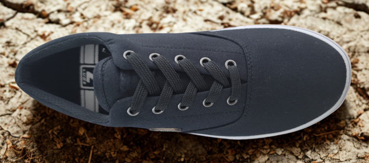 Lugz Vet (MVETCC-060) Black / White – Three-Quarter View