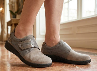 Regina Women’s Wide Toe Comfort Shoe
