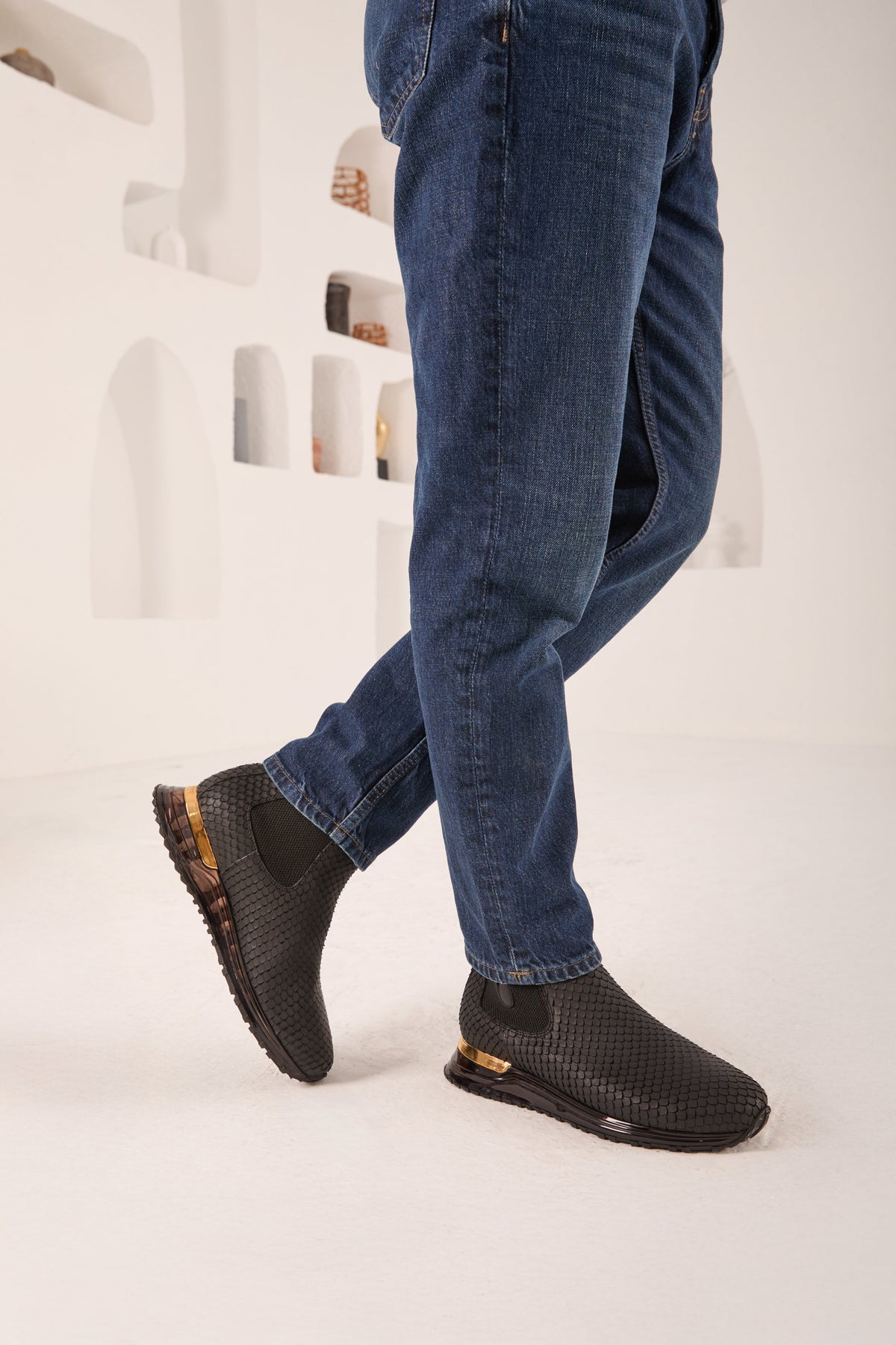 Vinci Leather The Panther Black Leather Men Chelsea Boot – product view 2
