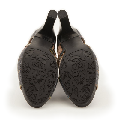 L'Artiste Amora cutout sandals in Charcoal, bottom view of both patterned outsoles