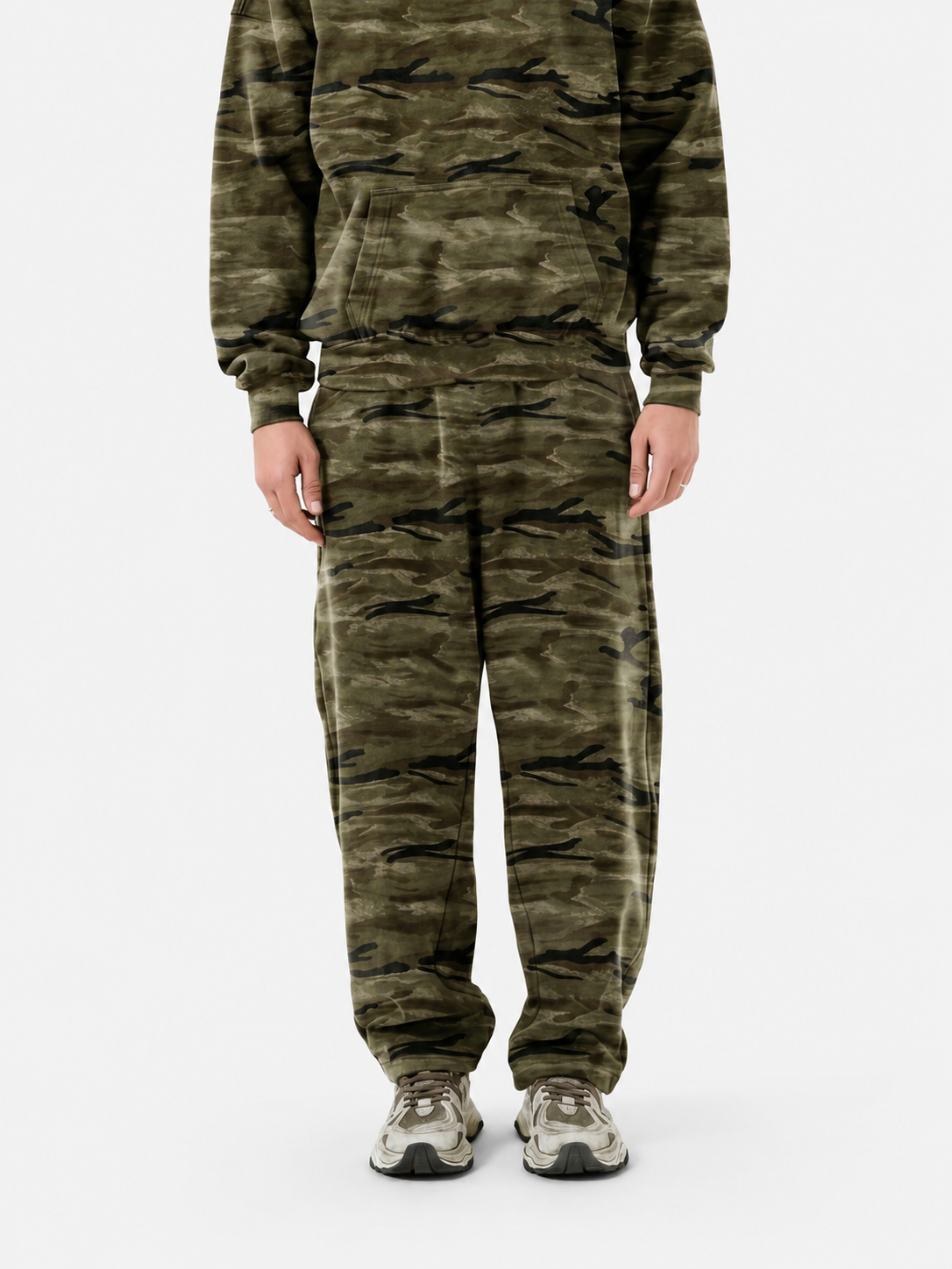 Apollo Moda  Camo Oversized Heavyweight Curved-Leg Sweatpants – main view