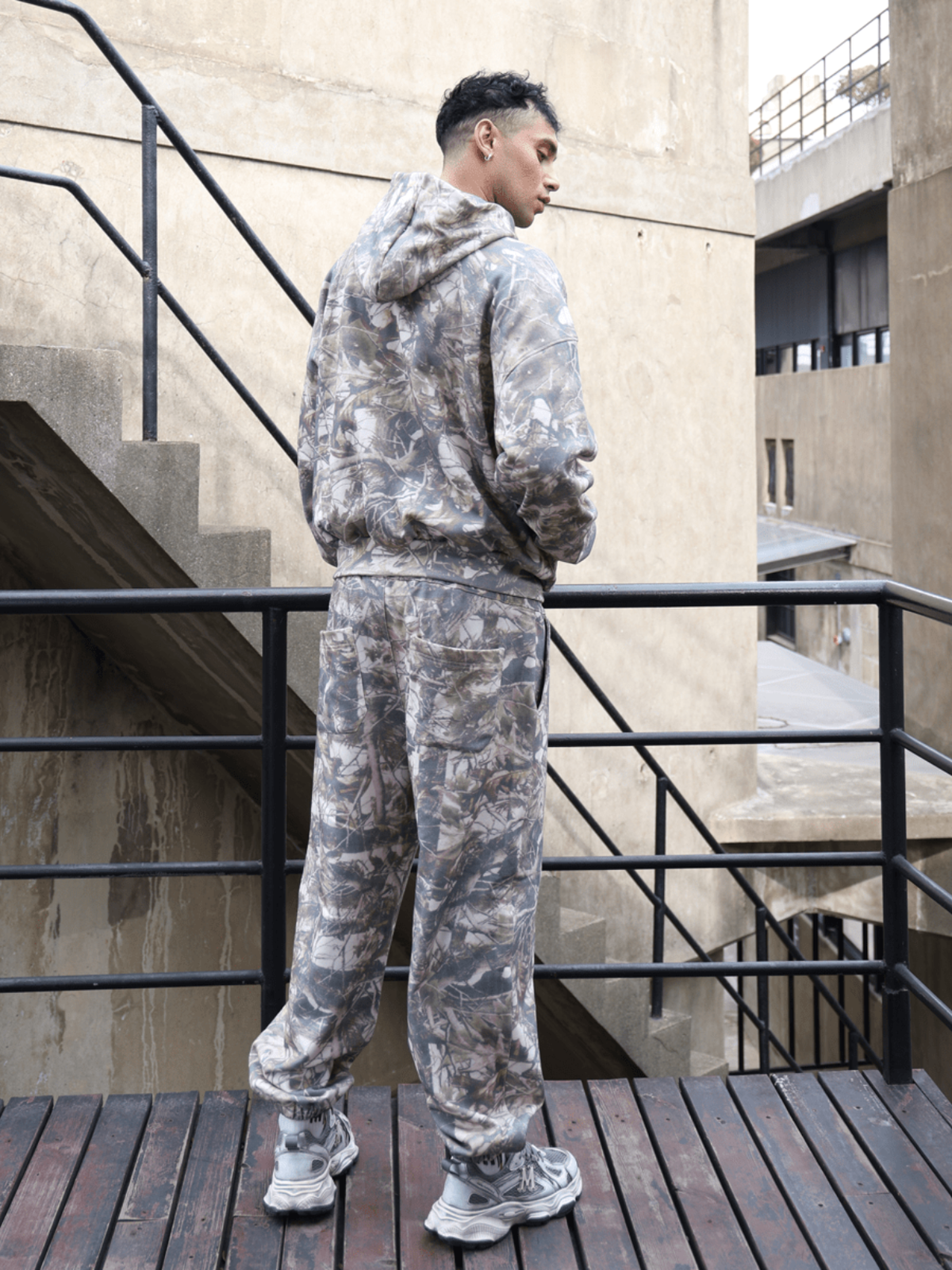 Apollo Moda  Camo Oversized Heavyweight French Terry Sweatpants – product view 4