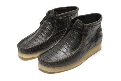 Clarks Originals Wallabee Boot Women's Black Croc Distressed Leather 26179161 — product view 2