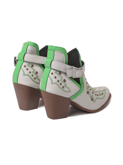 Darla | White