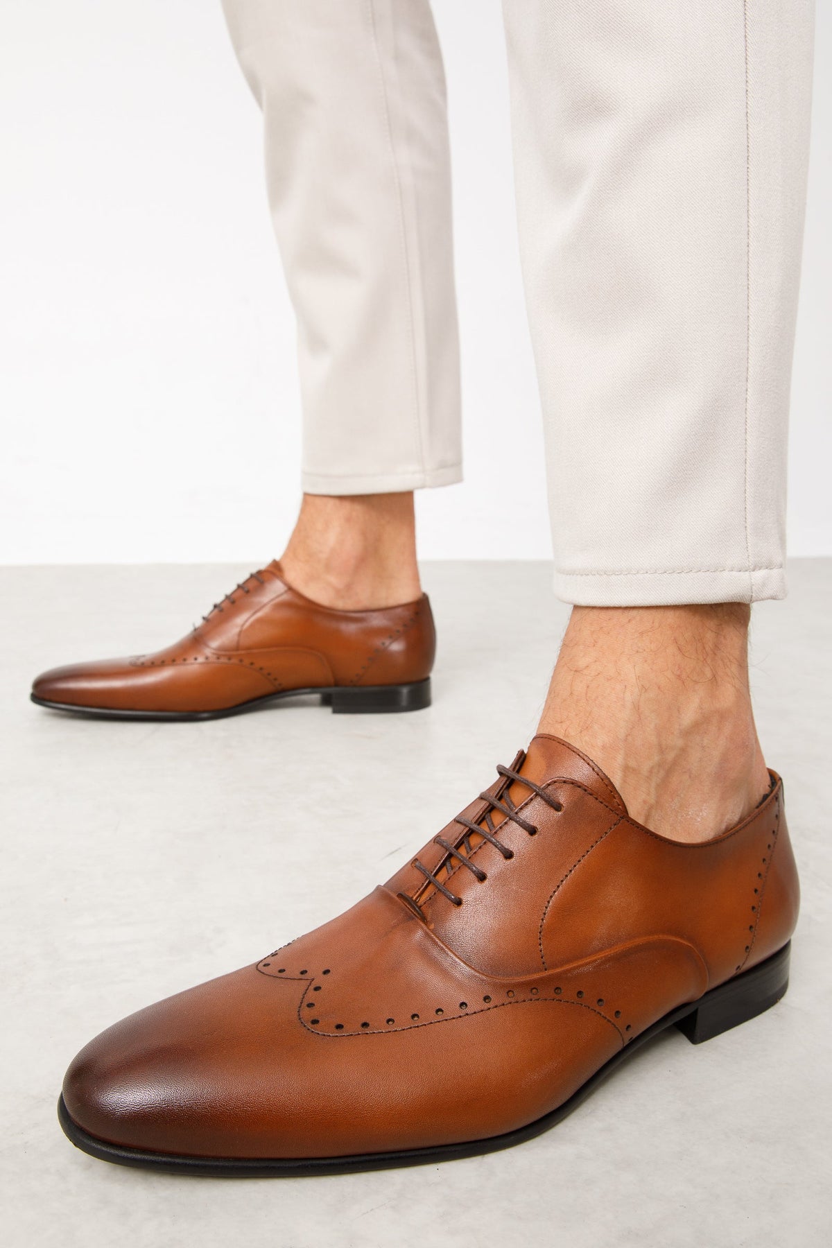 Vinci Leather The Roma Tan Leather Wingtip Oxford Men Shoe – product view 2