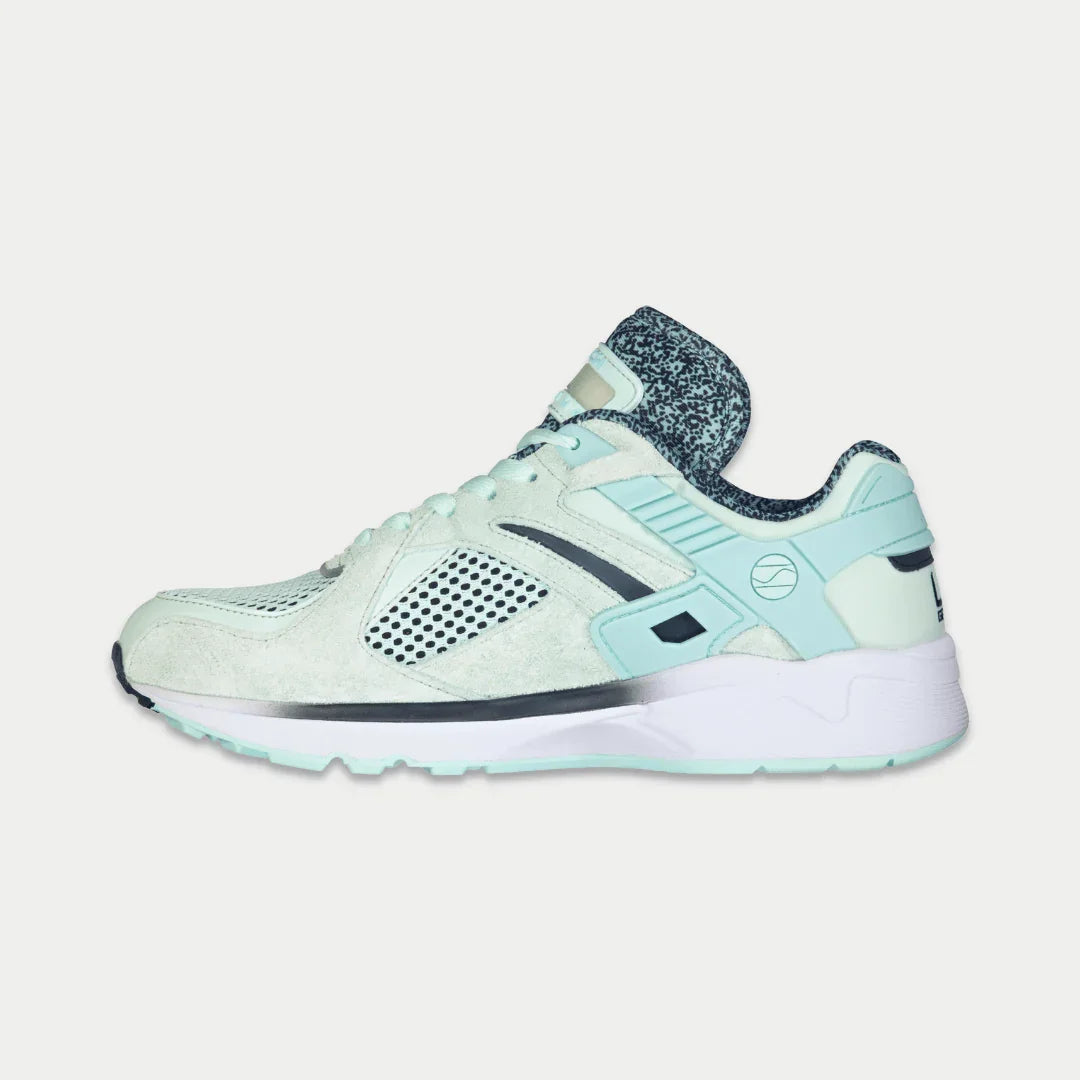 LA Gear Women's Catapult Light-Up Lowtop | Mint x Black – side view
