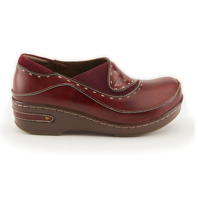 L'Artiste Burbank clogs in Bordeaux, side profile