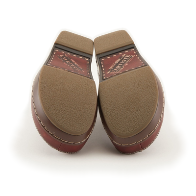 L'Artiste Burbank clogs in Bordeaux, outsole view